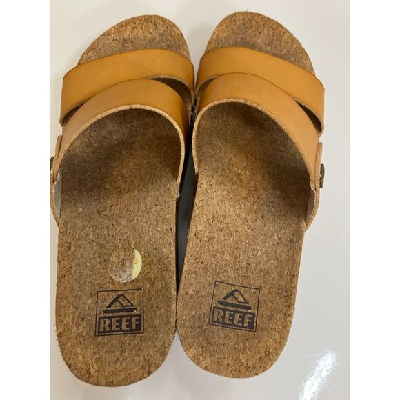Reef Cushion Vista Hi sandals. Size 8.5(W). - Picture 3 of 8